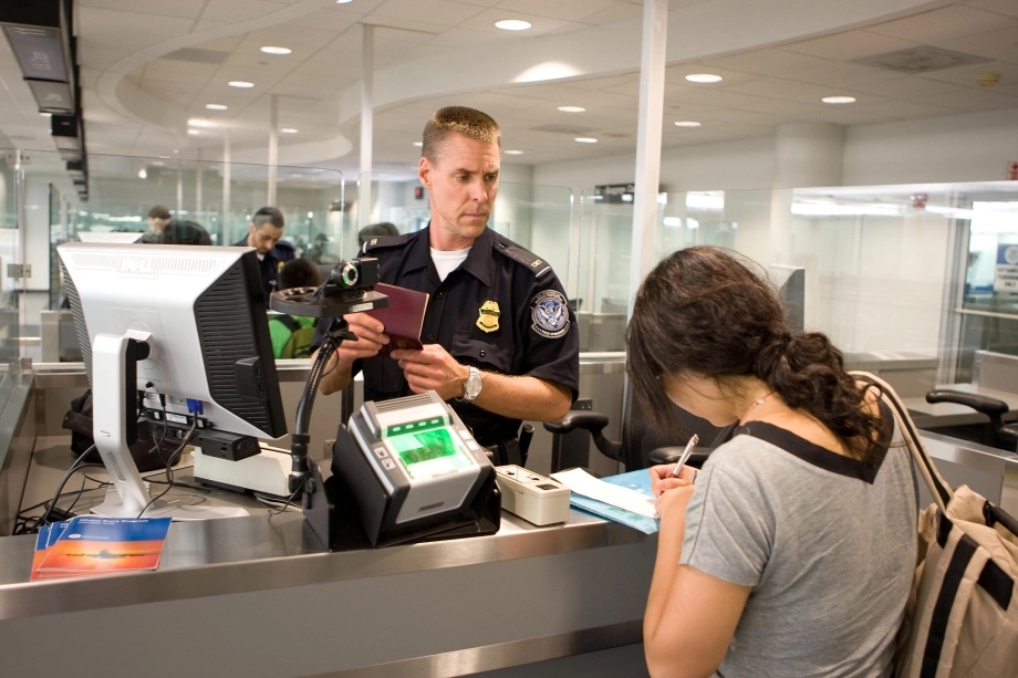 Những lưu ý khi nhập cảnh Mỹ: bài học mới nhất từ Australia
